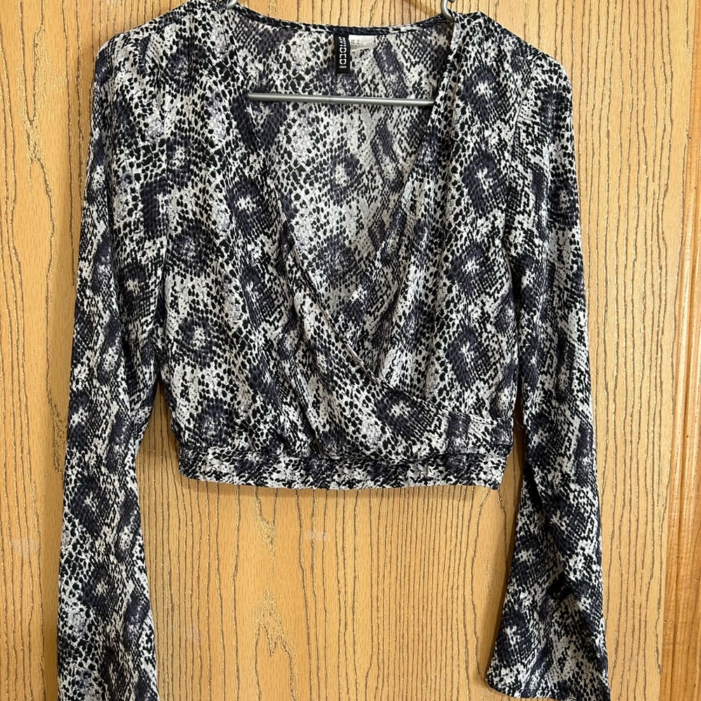 Chic Black and Gray Women's Top